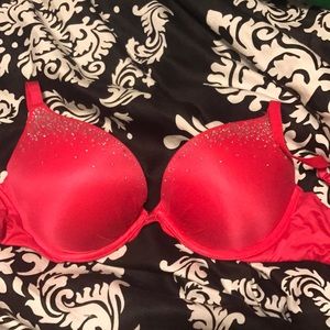 Victoria's Secret plunge bra size 38B